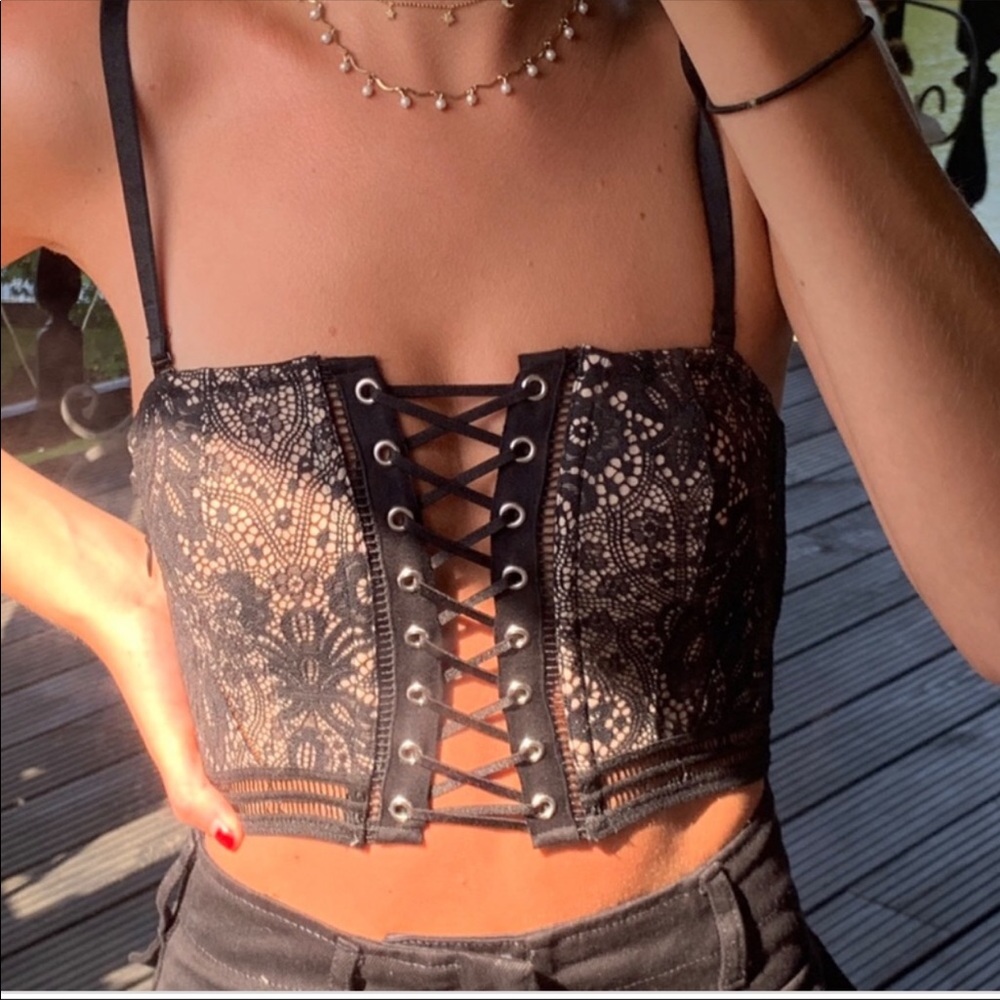 VS lace bustier